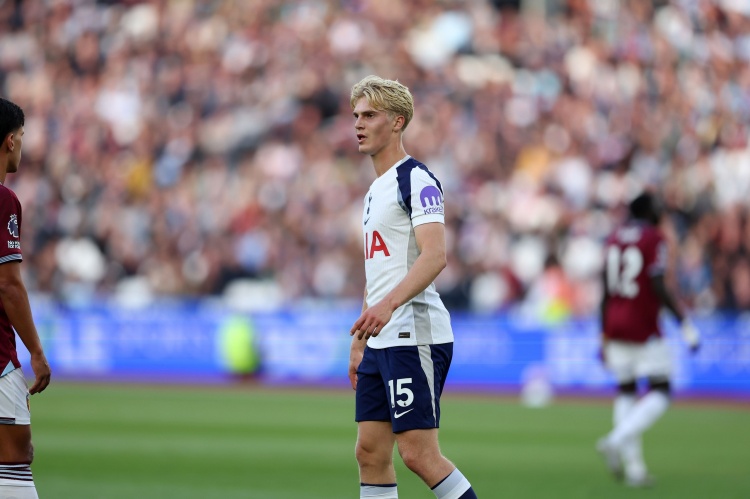 热刺官方：贝里瓦尔对多特时高位踝关节扭伤 周五接受了脚踝手术