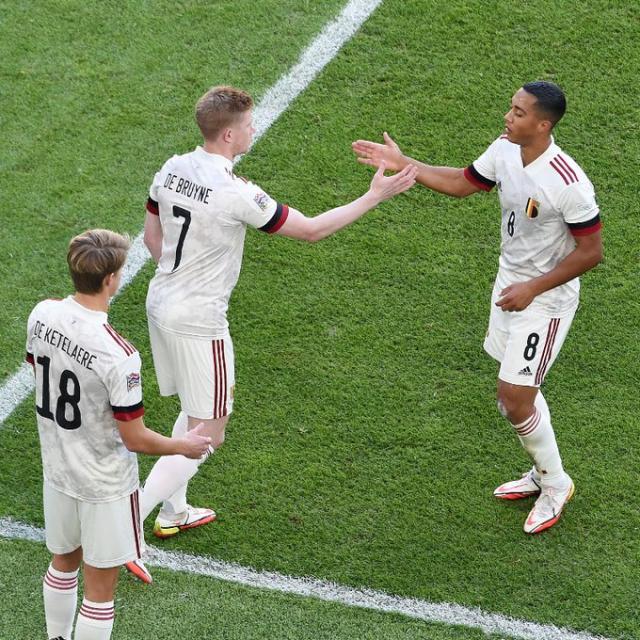 1633881357542097479.jpg FBWRYPkXsAYVjjF.jpg